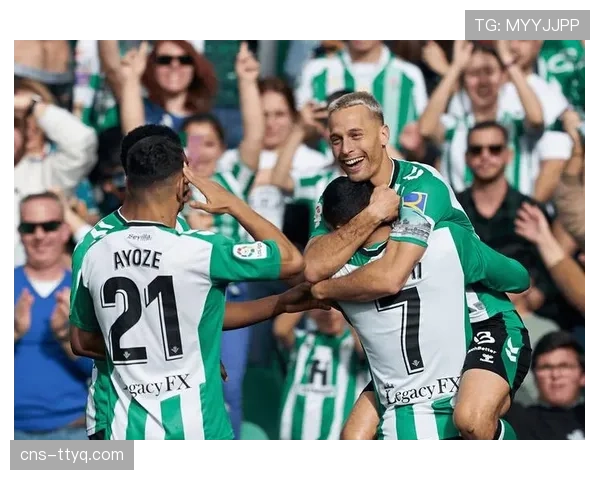 为吸引年轻观众,西甲官方App在比赛直播中推出“预测比分赢数字球衣”互动功能 为吸引年轻观众,西甲官方App在比赛直播中推出“预测比分赢数字球衣”互动功能